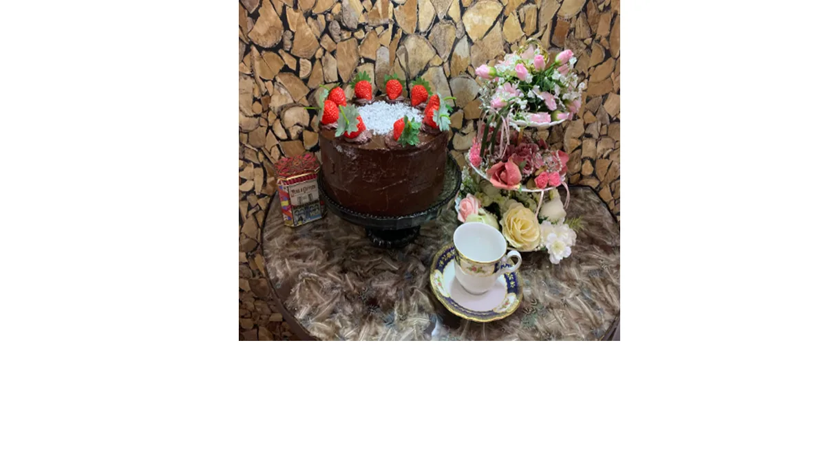 Artificial Fake Cake Chocolate Strawberry 10” Cake. Prop Props Kitchen Table Dis, photograph 3