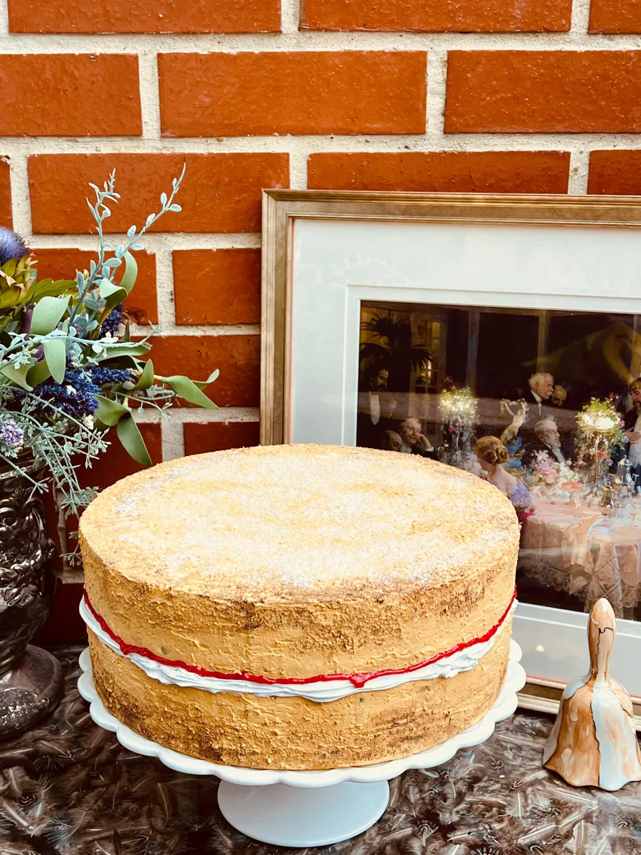 Artificial Fake Cake. 10” fake Victoria sponge Cake. Faux cake. Prop Props Kitc, photograph 3