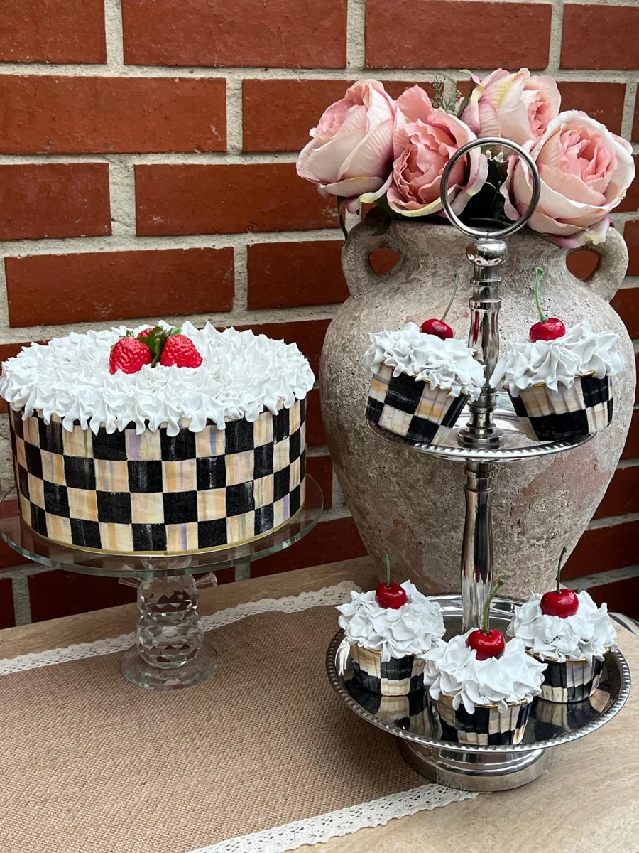 Artificial Fake Cake and Cupcake Set. 5 cupcakes & 10” Cake. Black check, photograph 2
