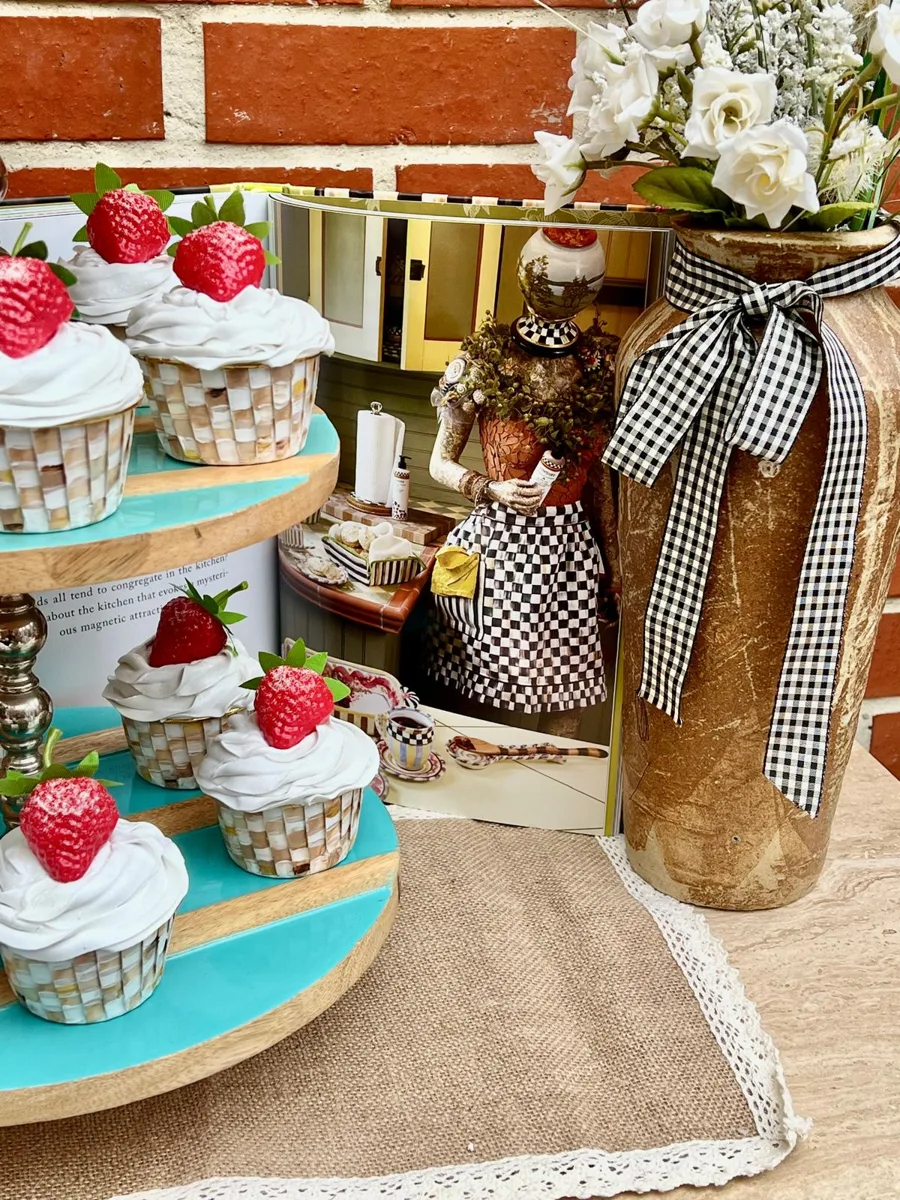 Artificial Fake Cupcakes. Set of 5 Mocha-inspired style checks. Brown checkers h, photograph 3