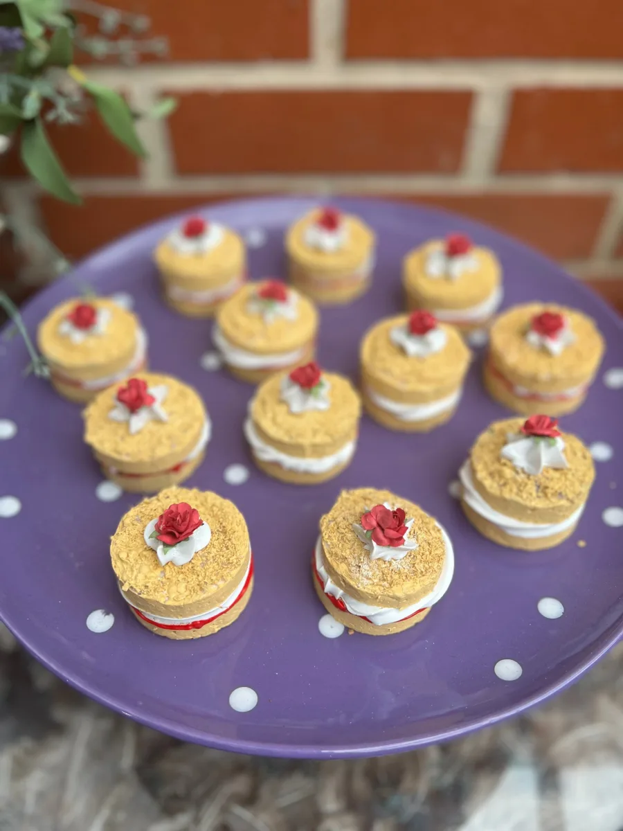 Artificial Fake Cake. Victoria Sponge Cake. Set of 12x mini Victoria Sandwich., photograph 3