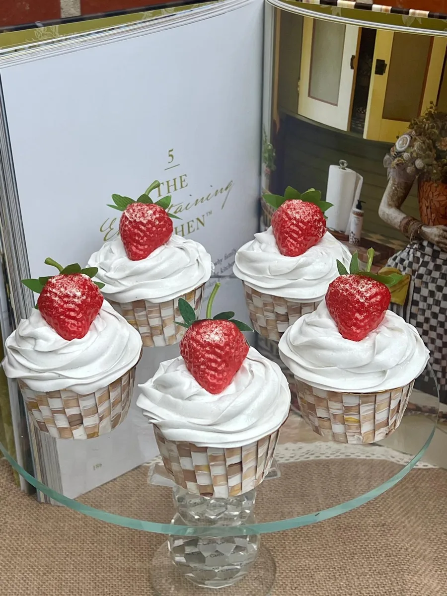 Artificial Fake Cupcakes. Set of 5 Mocha-inspired style checks. Brown checkers h, photograph 5