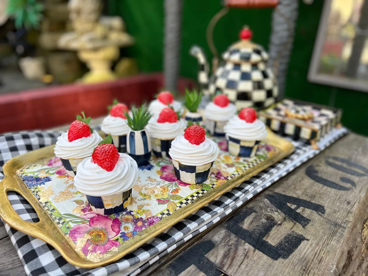Artificial Fake Cupcakes Set. Check Inspired style. Prop Props Kitch, photograph 4
