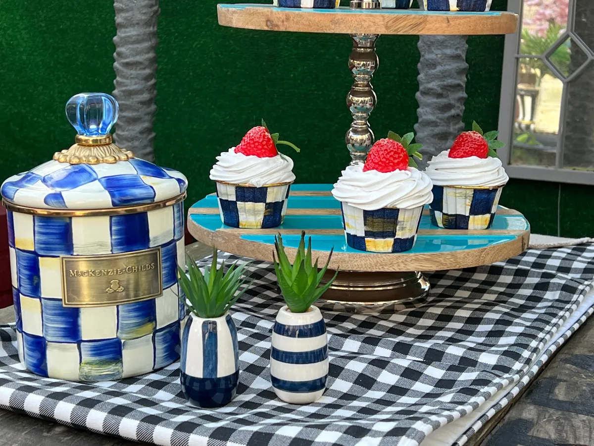 Artificial Fake Cupcakes Set. Check Inspired style. Prop Props Kitch, photograph 3