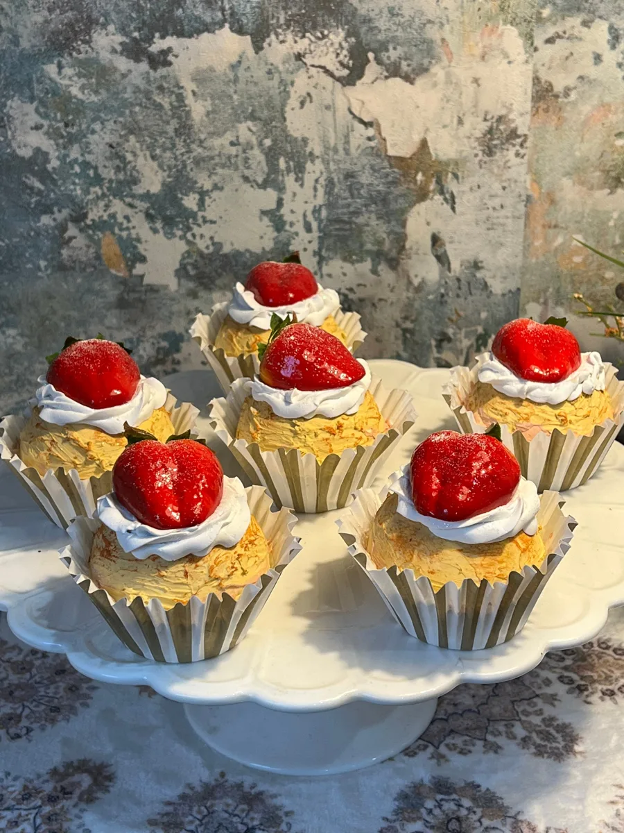Artificial Fake Cupcakes Set with 6. Large Strawberry Theme. Prop Props Kitchen, photograph 4