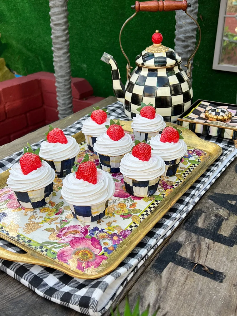 Artificial Fake Cupcakes Set. Check Inspired style. Prop Props Kitch, photograph 7