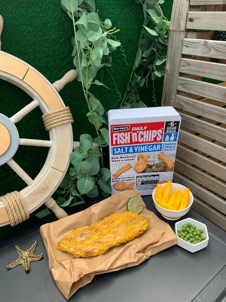 Artificial Fake Fish and chips set. fake food for Prop Props Kitchen Table Disp, photograph 5