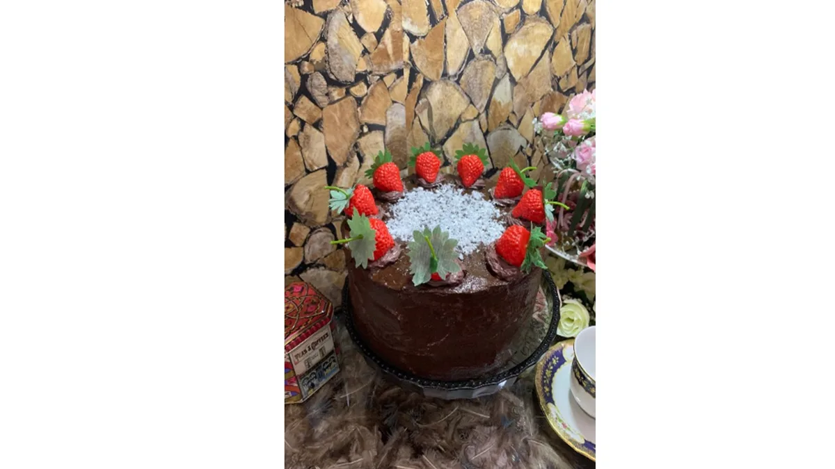Artificial Fake Cake Chocolate Strawberry 10” Cake. Prop Props Kitchen Table Dis, photograph 5