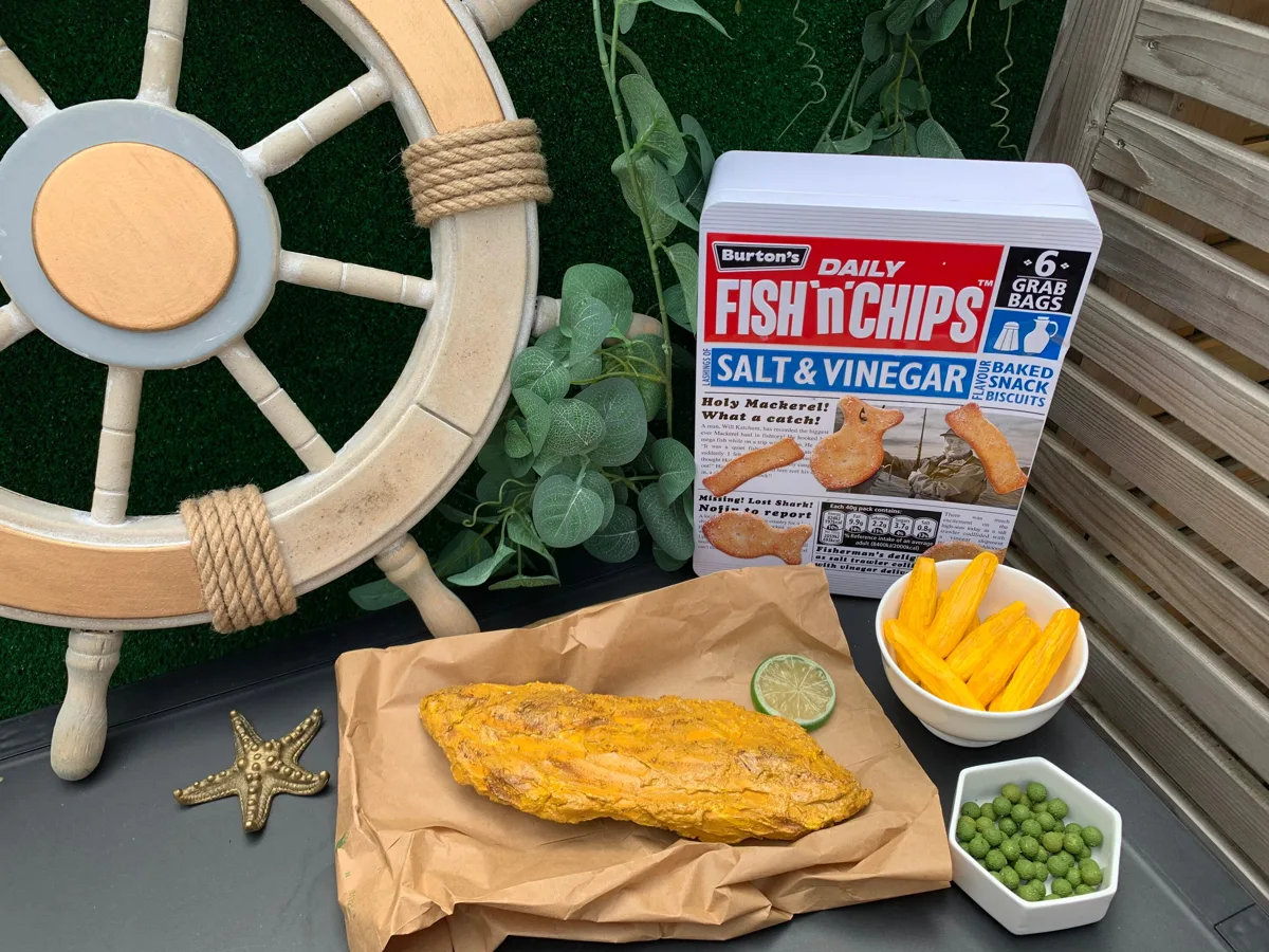 Artificial Fake Fish and chips set. fake food for Prop Props Kitchen Table Disp, photograph 4