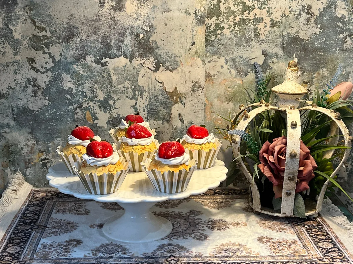 Artificial Fake Cupcakes Set with 6. Large Strawberry Theme. Prop Props Kitchen, photograph 6