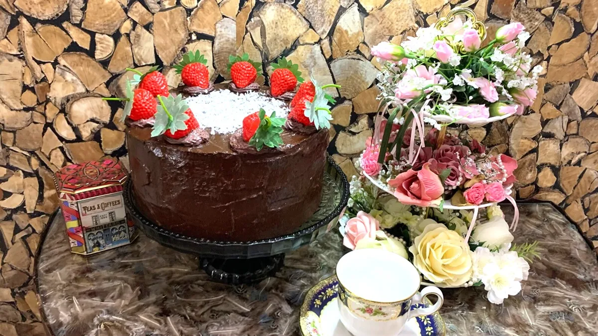 Artificial Fake Cake Chocolate Strawberry 10” Cake. Prop Props Kitchen Table Dis, photograph 4