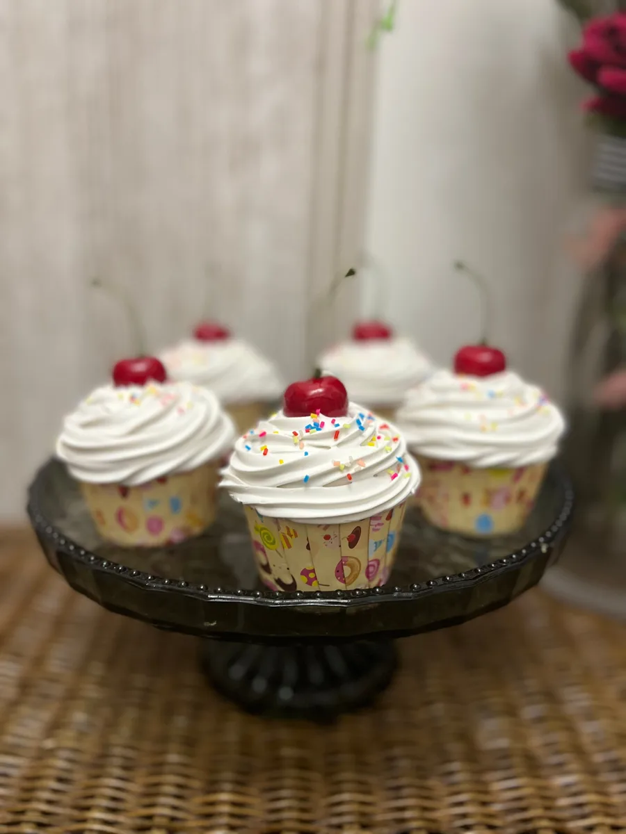 Artificial Fake Cake Cupcakes. Set of x5. Prop Kitchen Table Display, photograph 3
