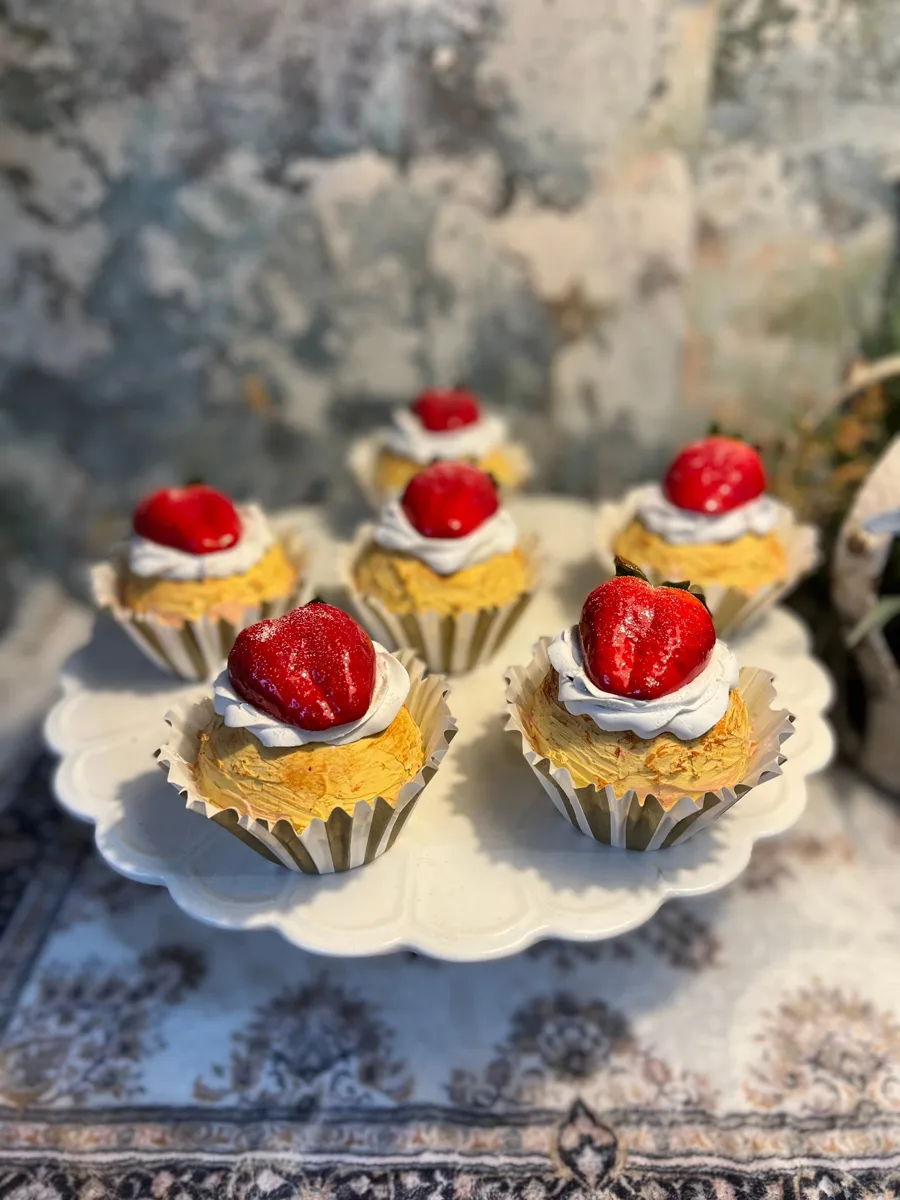 Artificial Fake Cupcakes Set with 6. Large Strawberry Theme. Prop Props Kitchen, photograph 5