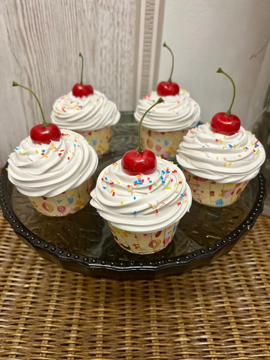 Artificial Fake Cake Cupcakes. Set of x5. Prop Kitchen Table Display, photograph 1