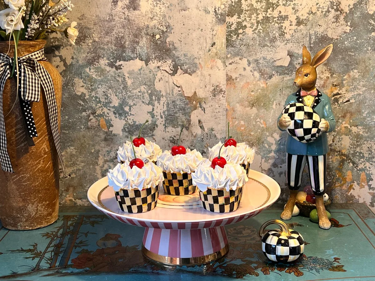 Artificial Fake Cupcakes. Set of 5 Black Check-Inspired Style. Black checkers, photograph 3