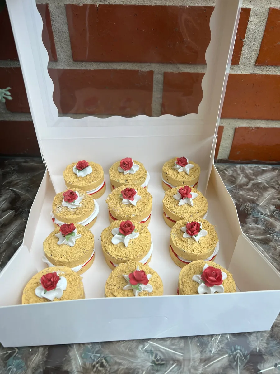Artificial Fake Cake. Victoria Sponge Cake. Set of 12x mini Victoria Sandwich., photograph 4